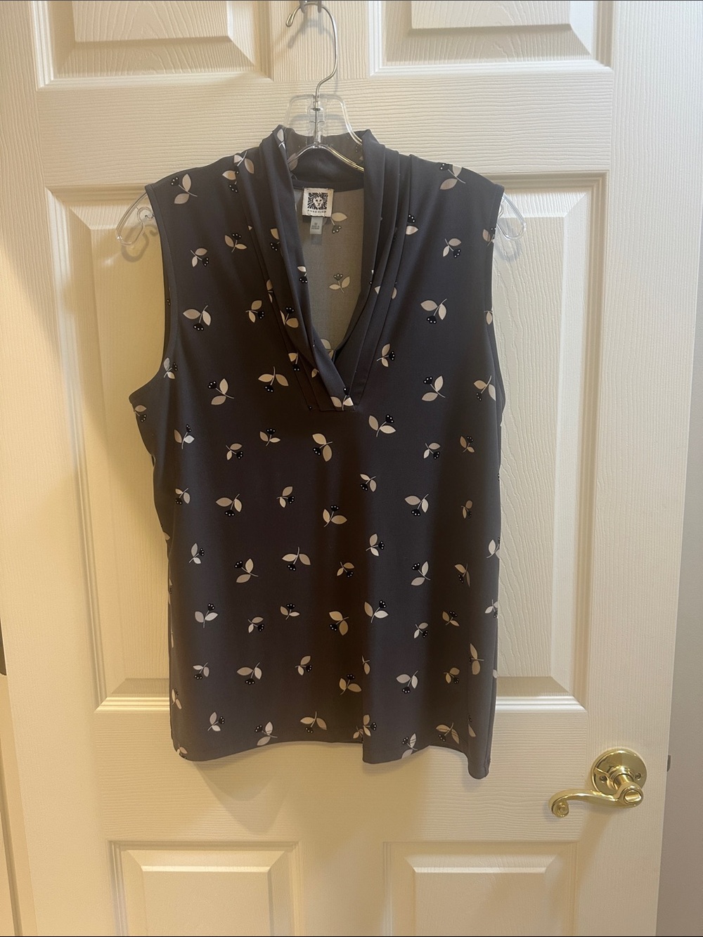 Sleeveless grey Printed Cowl Neck Women's Top